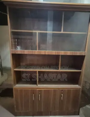 Showcase for sale, never used