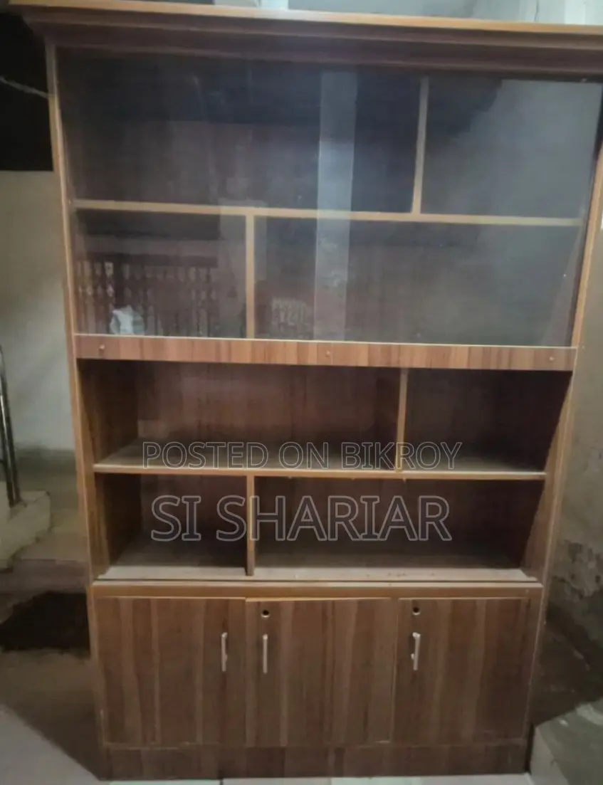 Showcase for sale, never used