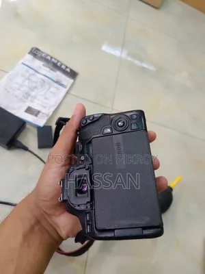 ক্যানন ২৫০ডি ১৮-৫৫মিমি সহ