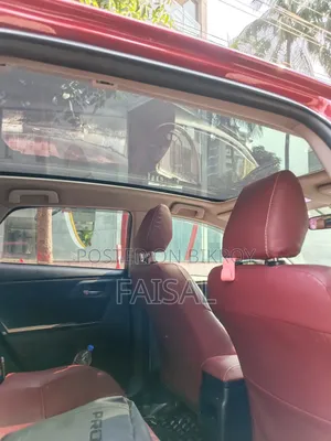 Toyota Auris 2012 Red