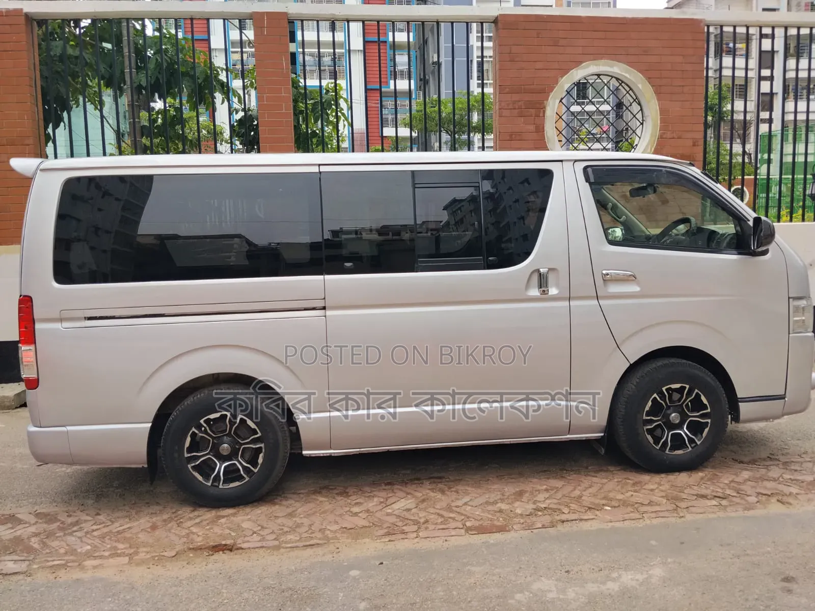 Toyota HiAce SV Premium 2013 Silver