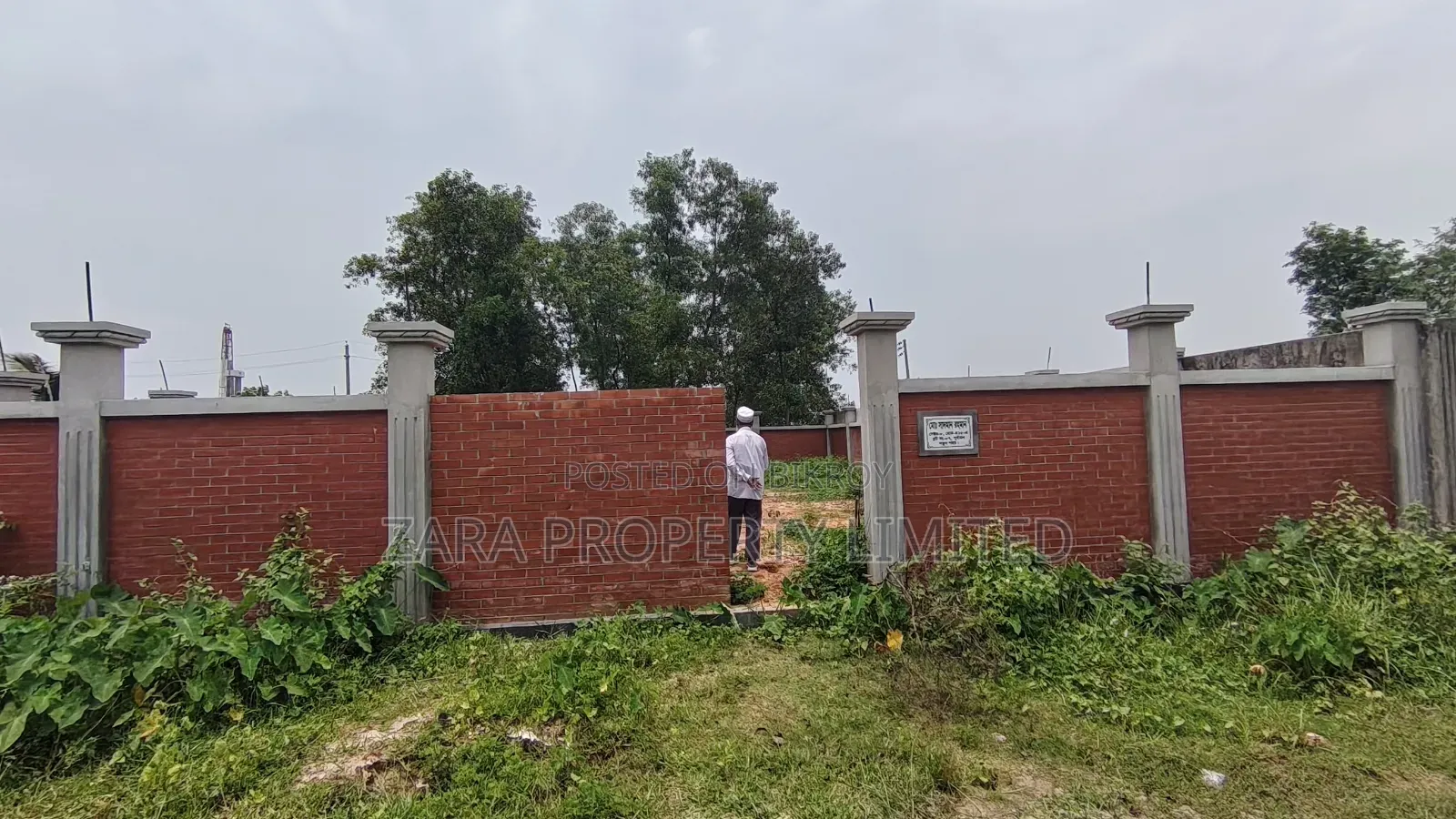 3 Katha East-facing plot on 36 feet road in Sector 9