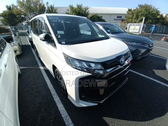 Toyota Noah 2022 Pearl