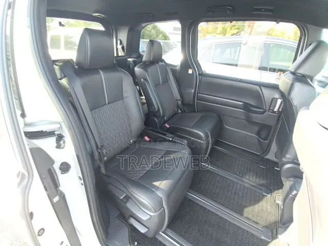 Toyota Noah 2022 Pearl