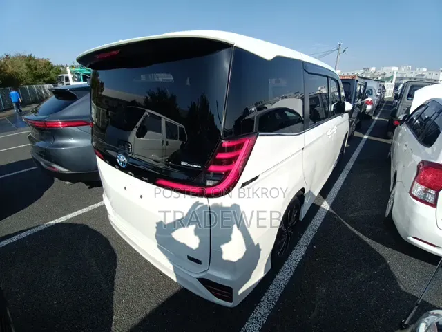 Toyota Noah 2022 Pearl