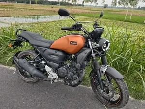 Yamaha FZ 2025 Orange