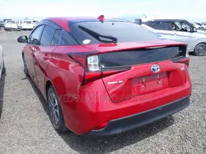 Toyota Prius 2021 Red