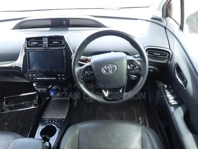Toyota Prius 2021 Red