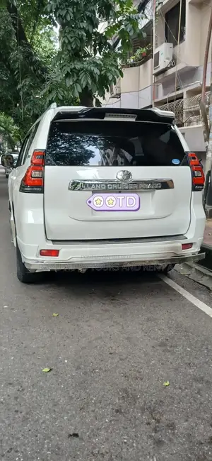 প্রাদো ভাড়ার জন্য