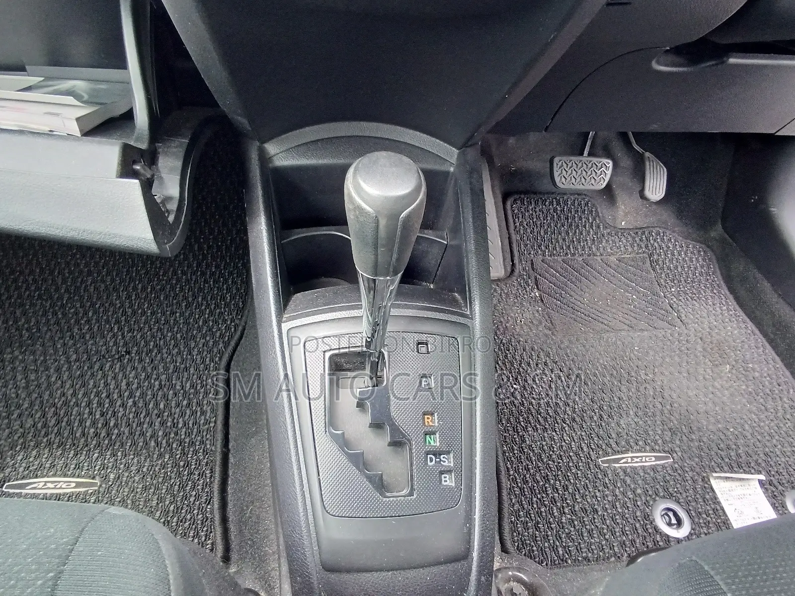 Toyota Axio 2021 White