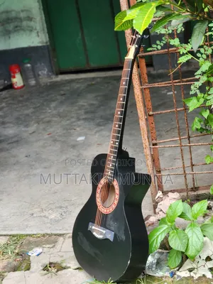 প্রিয় গিটারটি নতুন মালিকের অপেক্ষায়!