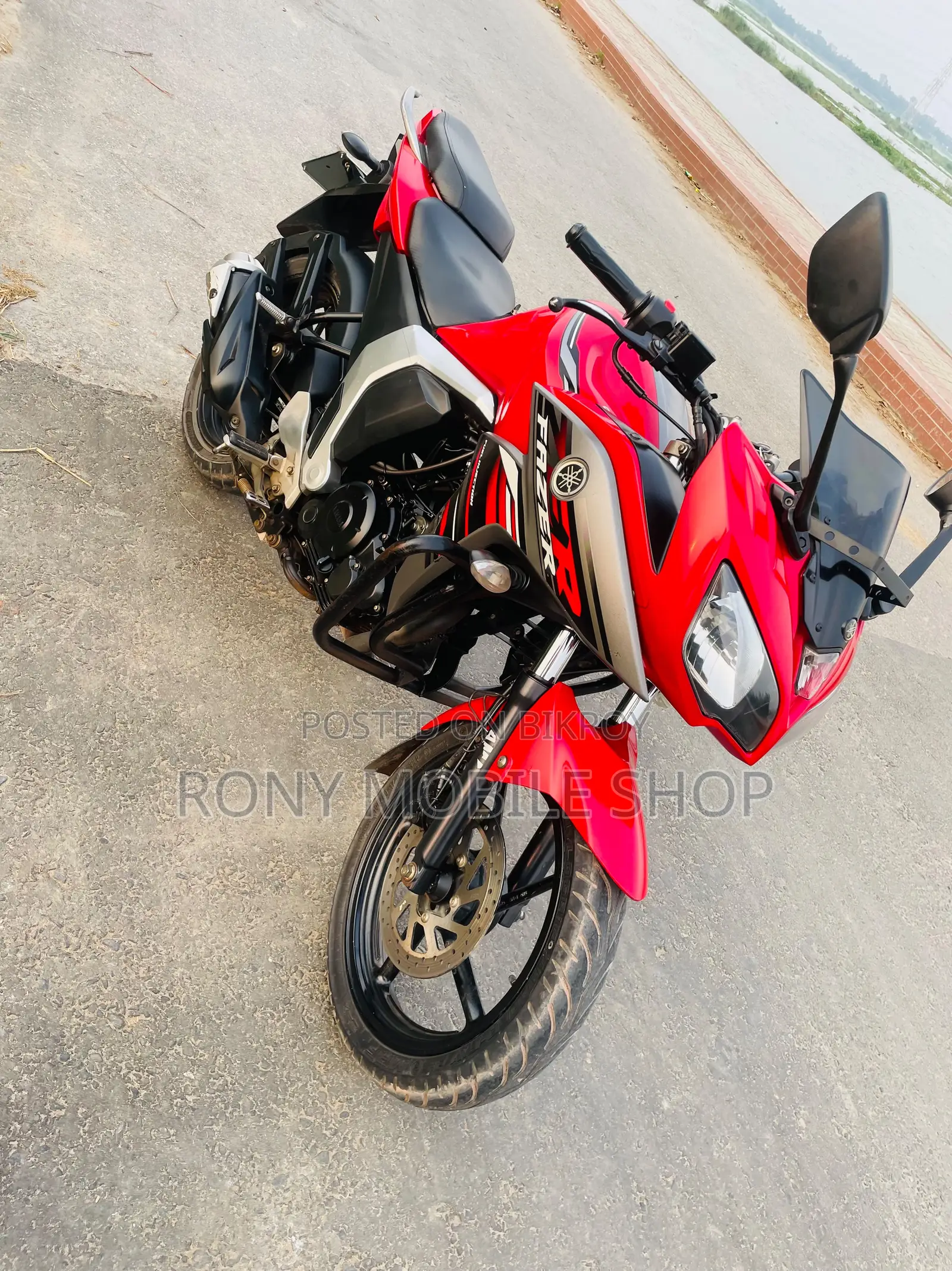 ইয়ামাহা এফজেড ২০২২ লাল
