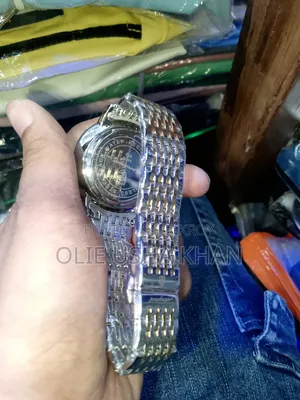 ঘড়ি কিনতে চাইলে কল মি