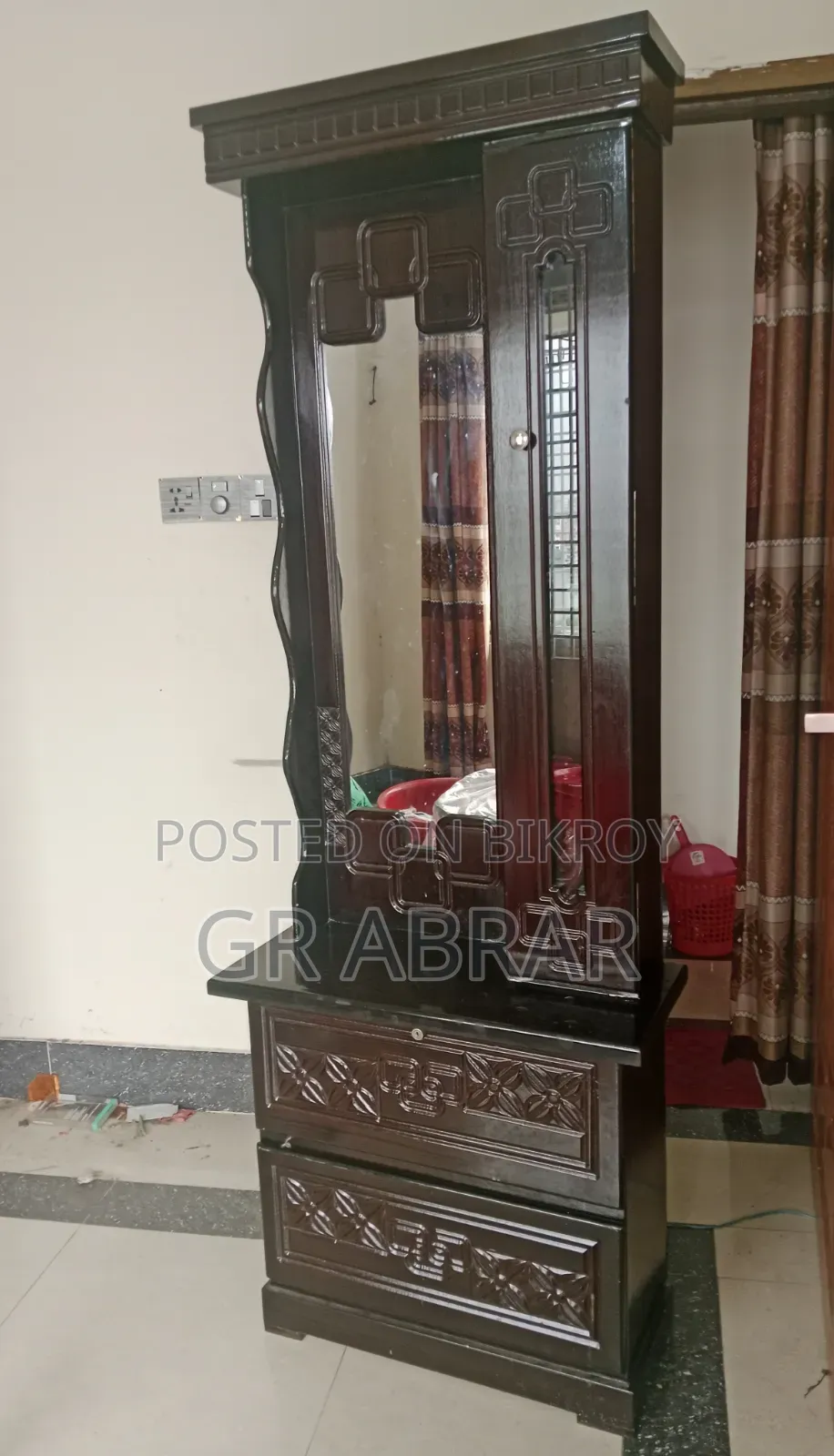 একটি নতুন আকর্ষণীয় ড্রেসিং টেবিল মালয়েশিয়া কাটে বিক্রয় হবে আ।