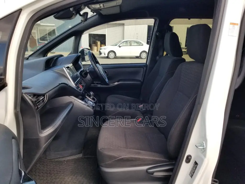 Toyota Noah 2021 Pearl