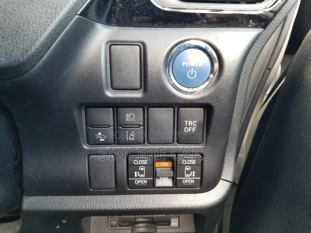 Toyota Noah 2021 Pearl