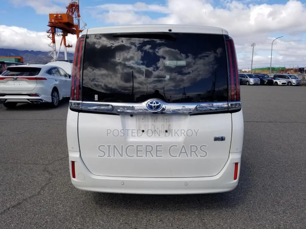 Toyota Noah 2021 Pearl