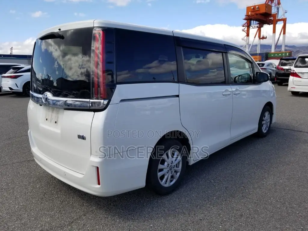 Toyota Noah 2021 Pearl