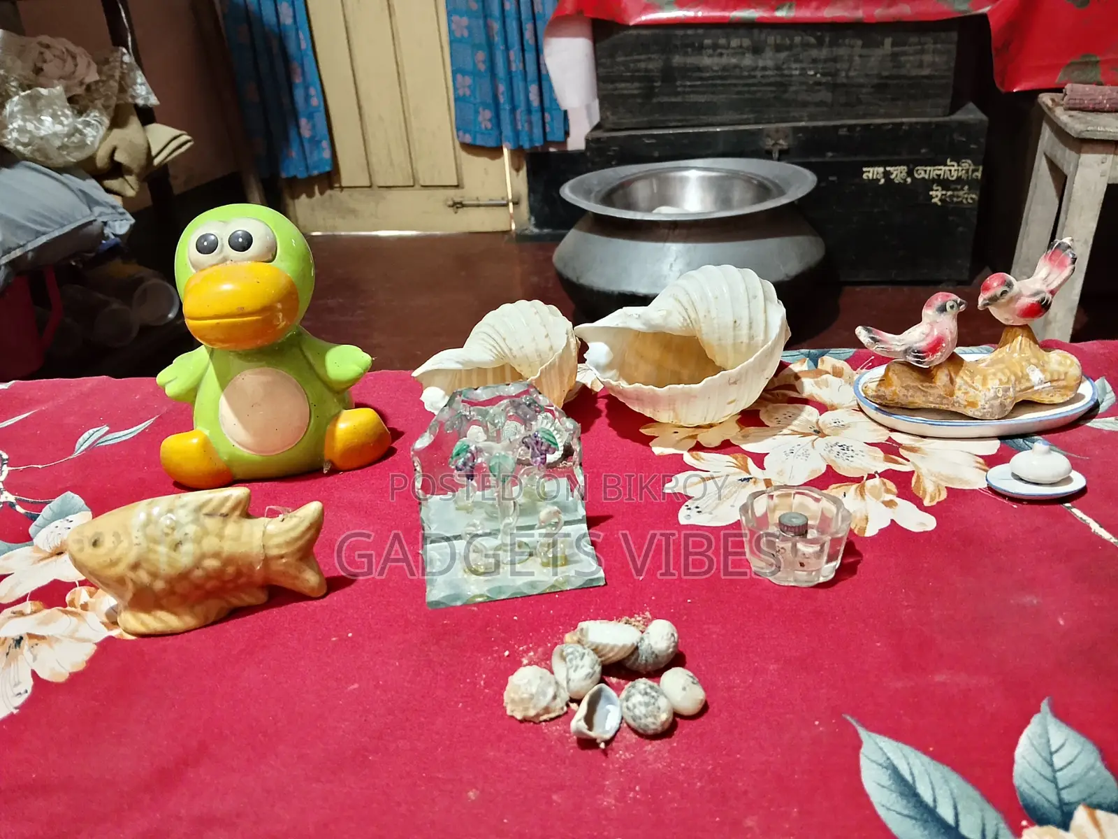 Attractive Home Decoration and Showpiece Collection for Sale!