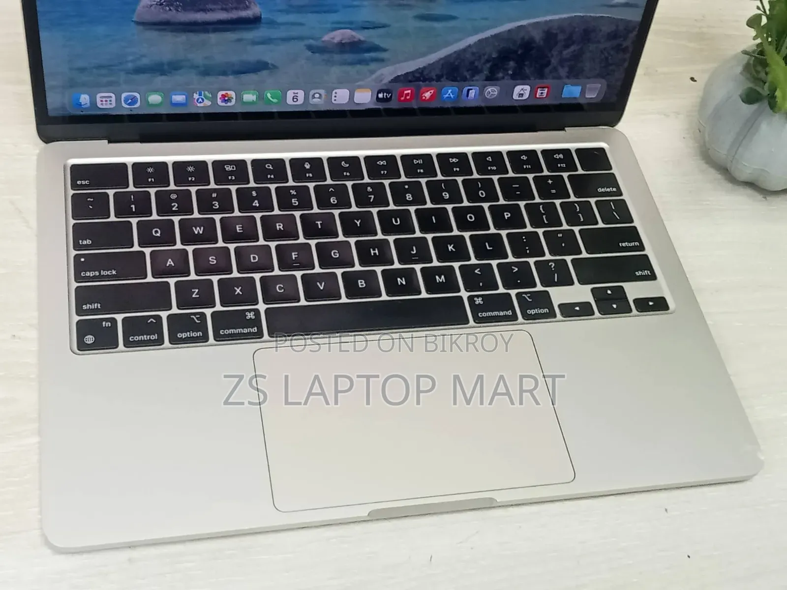 Laptop Apple MacBook Air 2022 M2 8GB Apple M2 SSD 256GB