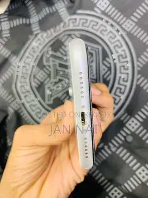 অ্যাপল আইফোন এক্সআর ১২৮ জিবি সাদা