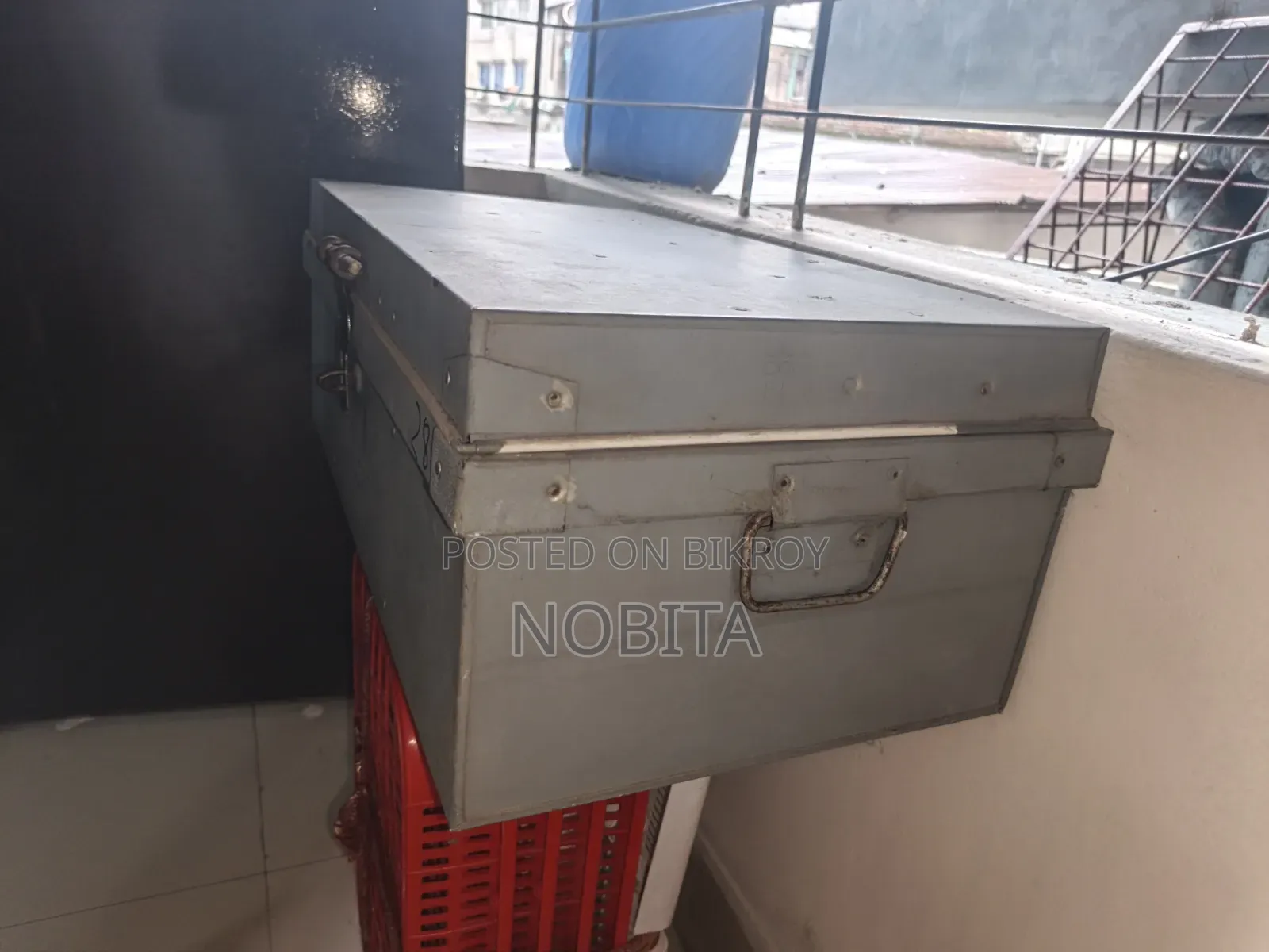 28" Size Storage Trunk