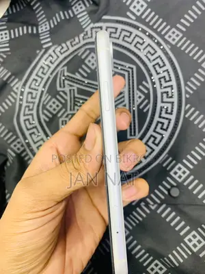 Apple iPhone XR 128 GB White