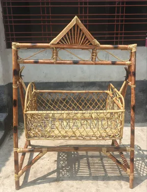 বাচ্চাদের বেতের দোলনা বিক্রি করা হবে