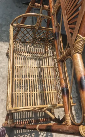 বাচ্চাদের বেতের দোলনা বিক্রি করা হবে