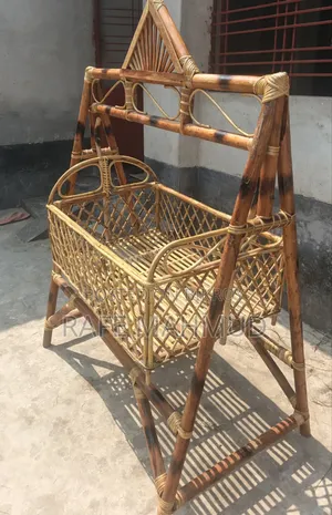 বাচ্চাদের বেতের দোলনা বিক্রি করা হবে