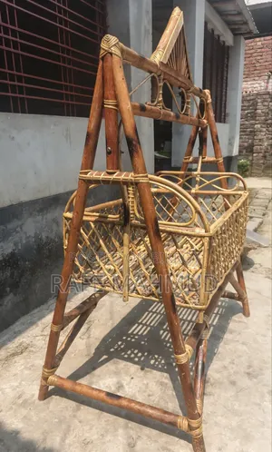 বাচ্চাদের বেতের দোলনা বিক্রি করা হবে