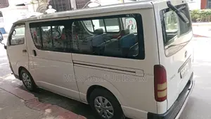 Toyota HiAce 2005 White