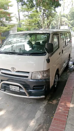 Toyota HiAce 2005 White