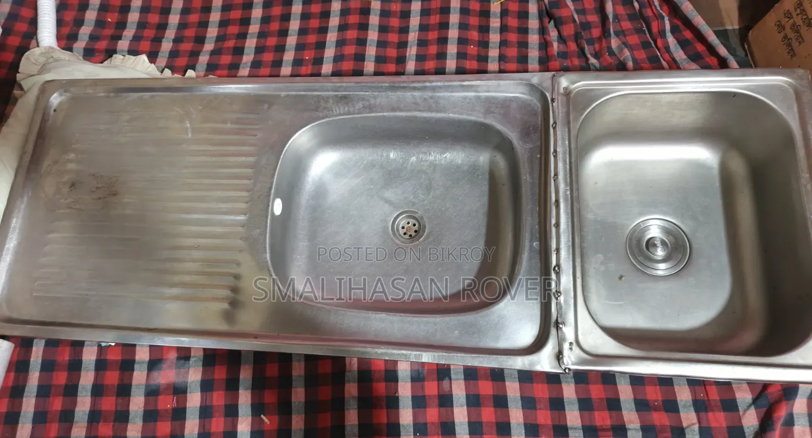 Double large sink with complete setup