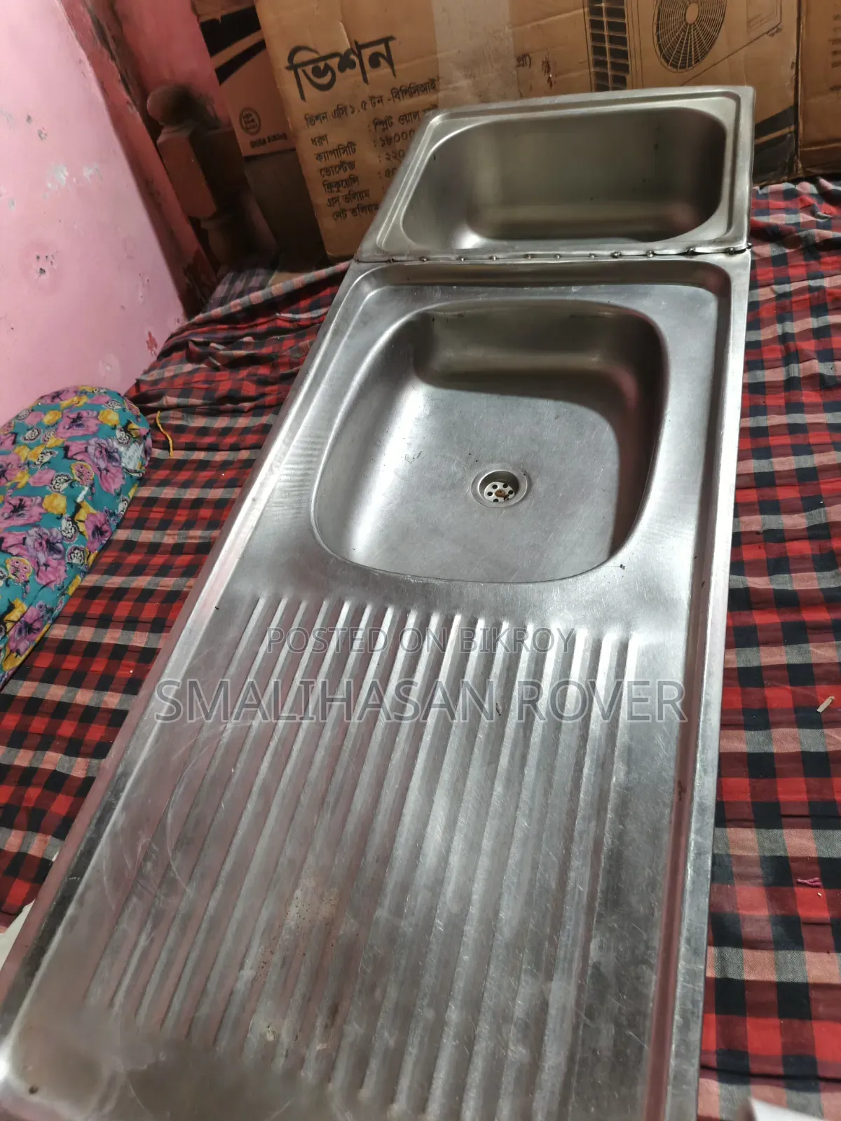 Double large sink with complete setup