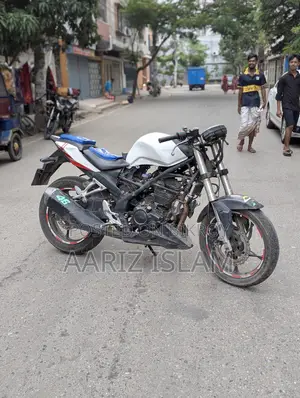 মোটরসাইকেল ২০২০ সাদা