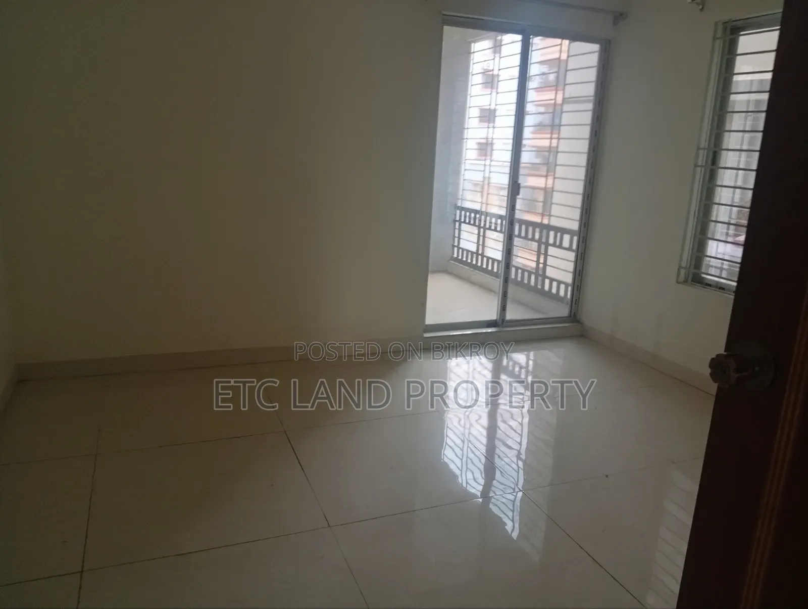 3-Bedroom Apartment in Pirerbugh, 60 Feet Road for Sale