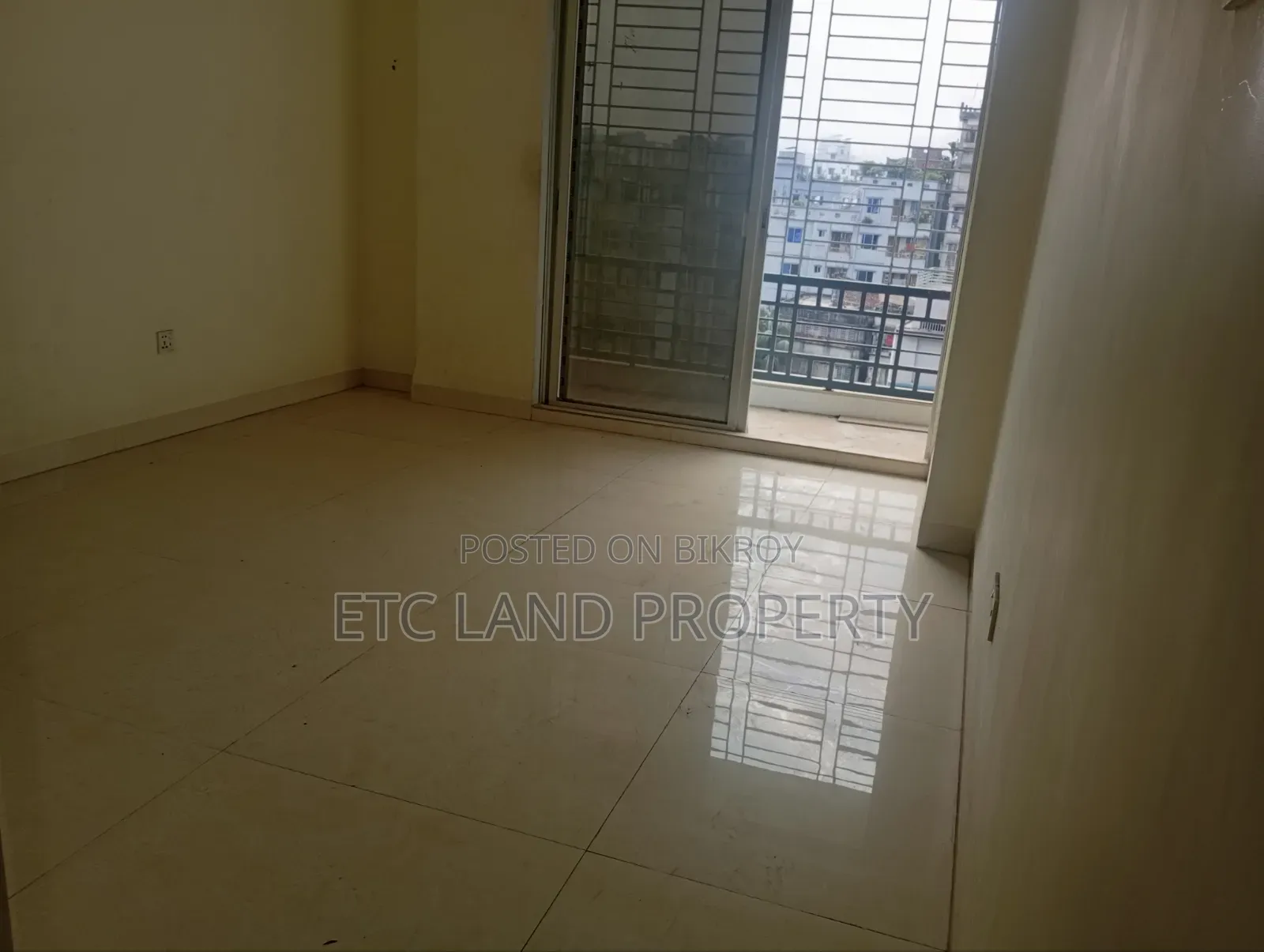 3-Bedroom Apartment in Pirerbugh, 60 Feet Road for Sale