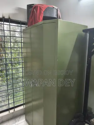 পুরাতন স্টিলের আলমারি (দুই দরজা, লক সহ) — ভালো অবস্থায় | রংপুর