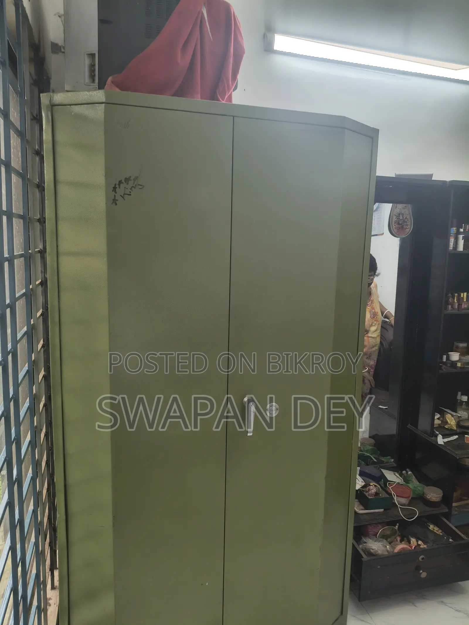 পুরাতন স্টিলের আলমারি (দুই দরজা, লক সহ) — ভালো অবস্থায় | রংপুর