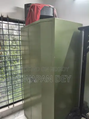 পুরাতন স্টিলের আলমারি (দুই দরজা, লক সহ) — ভালো অবস্থায় | রংপুর