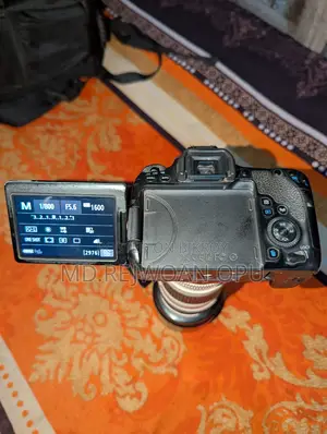 Canon 77d +