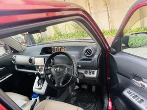Toyota Rumion 1.5 FWD 2021 Red