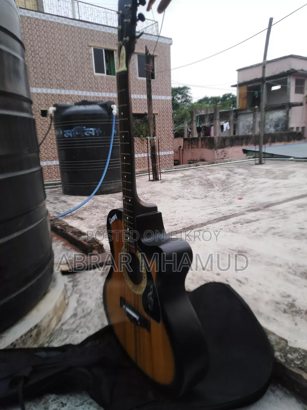 গিটার সেল করা হবে
