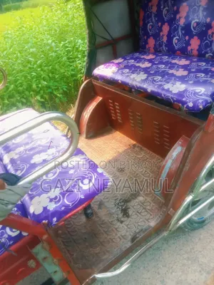 মোটরসাইকেল ২০২২ লাল