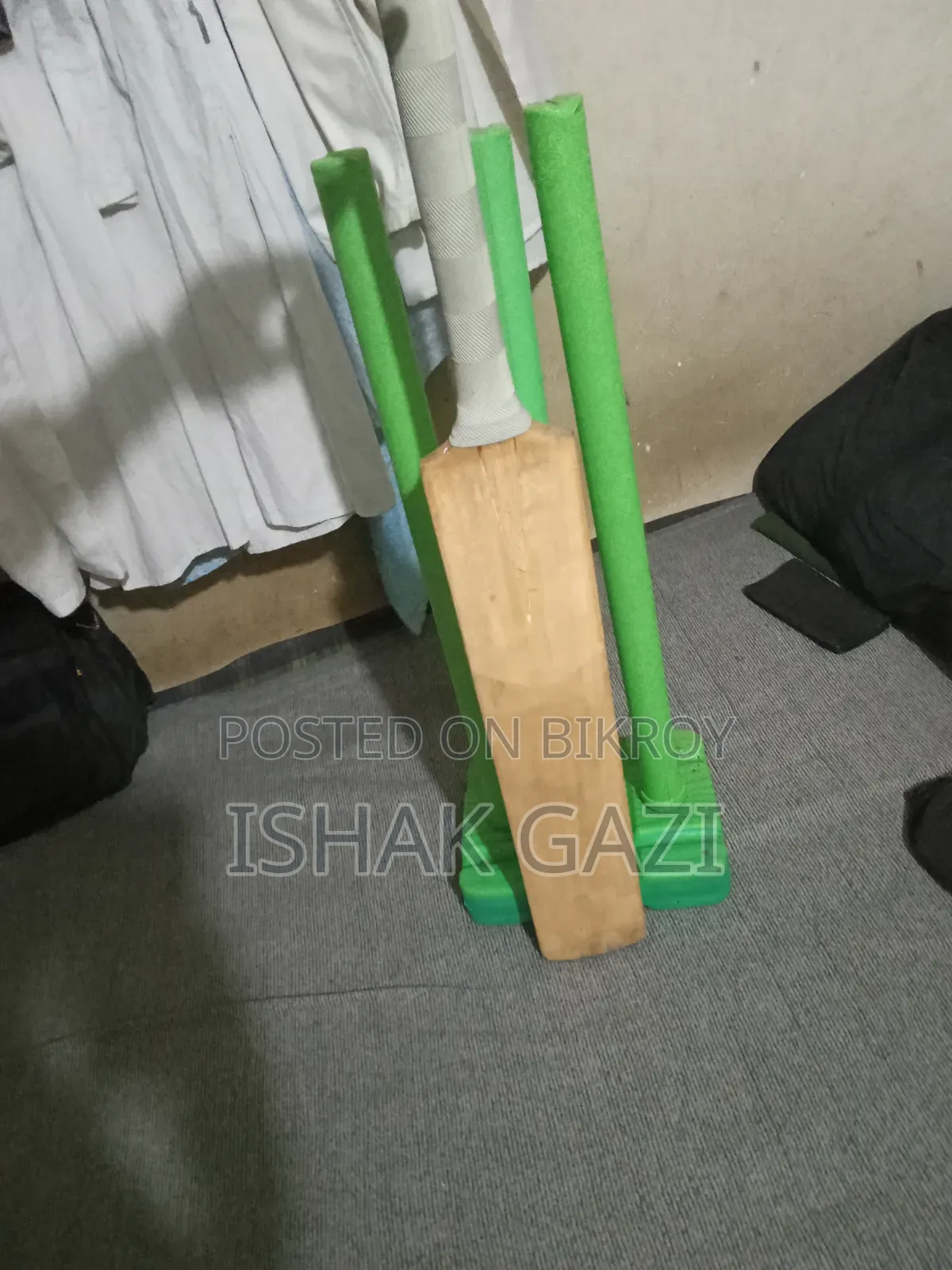 কাঠের বলের ক্রিকেট ব্যাট