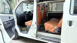 টয়োটা নোয়া ২০১০ সাদা