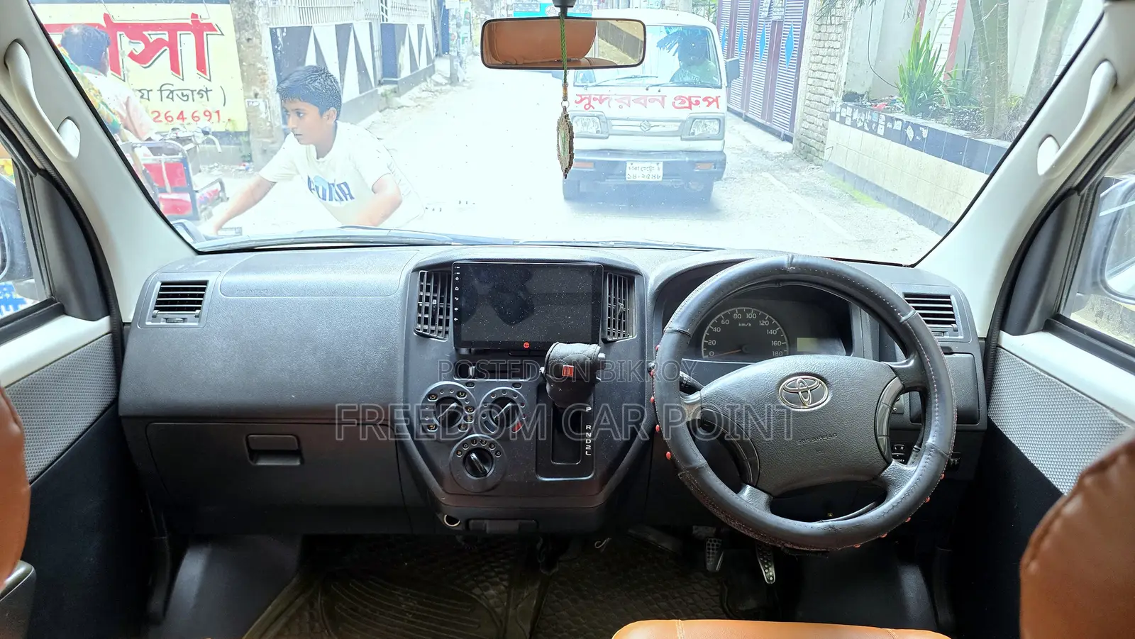 টয়োটা নোয়া ২০১০ সাদা