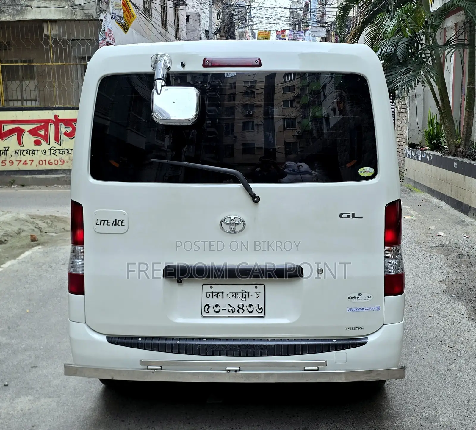 টয়োটা নোয়া ২০১০ সাদা