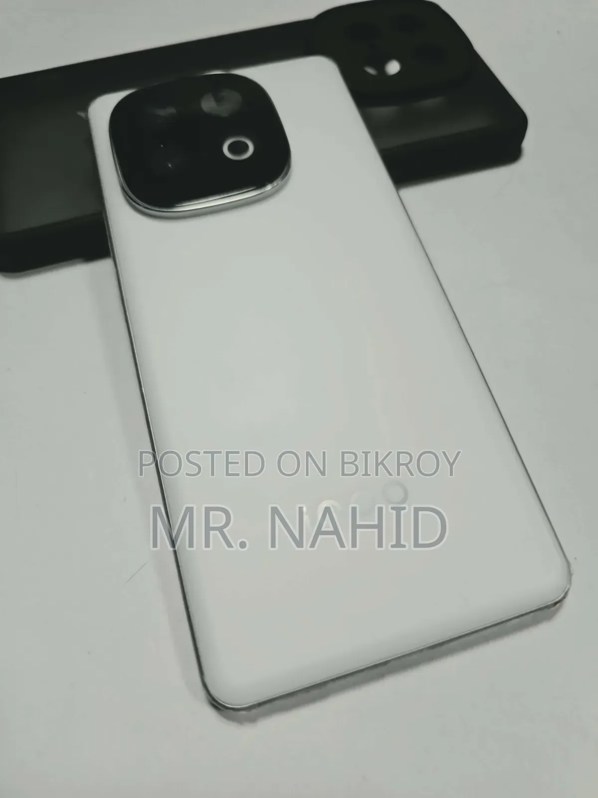 নতুন iQOO Z10 ২৫৬ জিবি সাদা